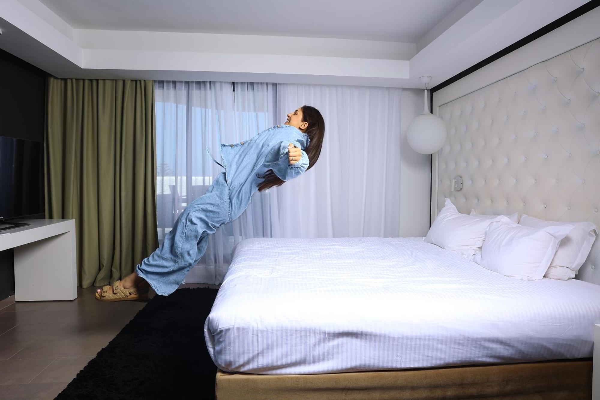 Pullman Mazagan Royal Golf & Spa Ел Джадида Екстериор снимка A woman levitating