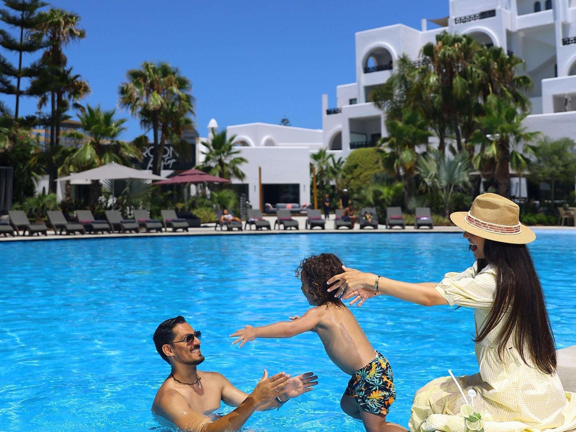 Pullman Mazagan Royal Golf & Spa Ел Джадида Екстериор снимка Family at a resort in Tunisia